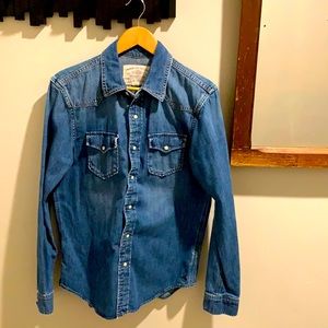 American Eagle Button up Denim Shirt